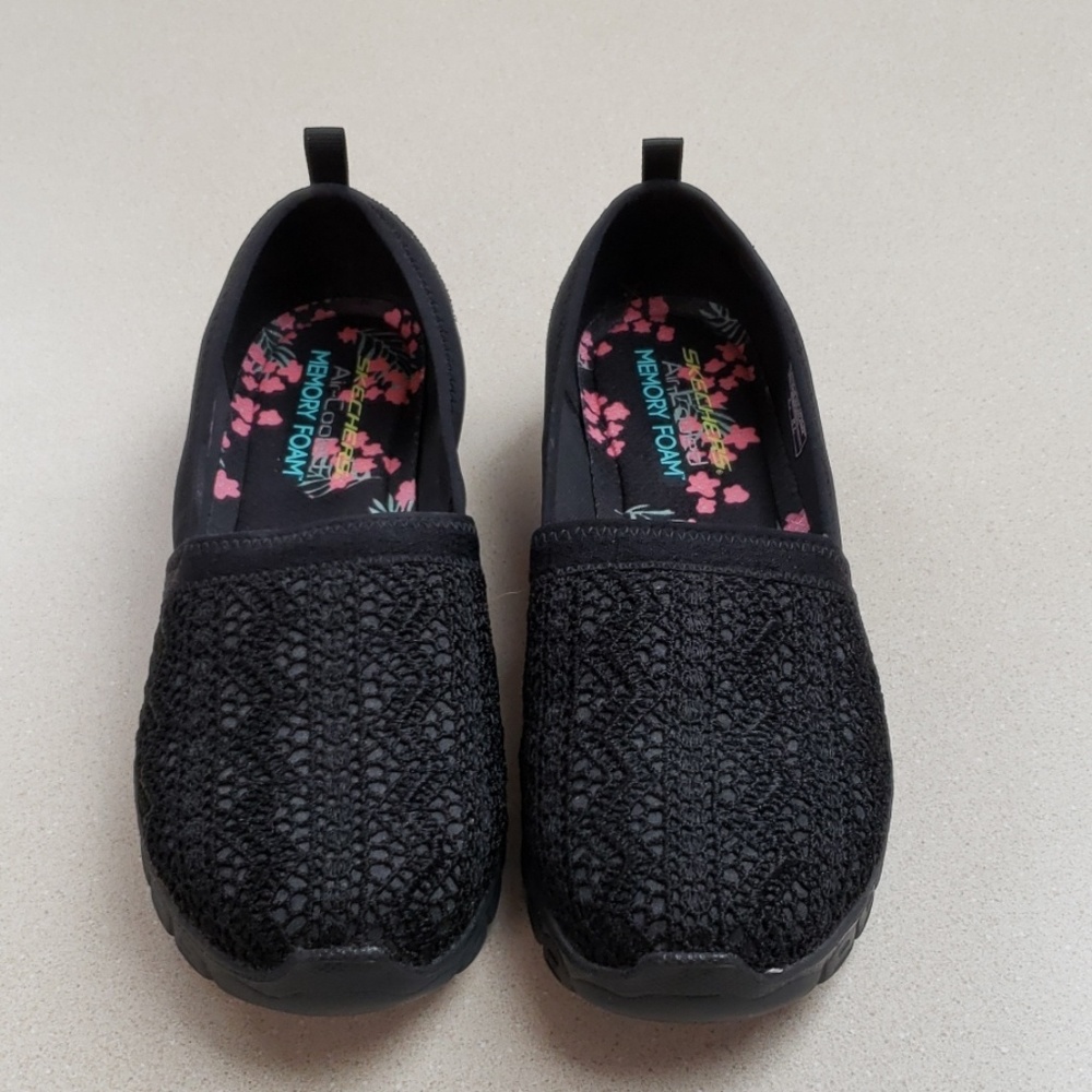 Sketchers Shoes